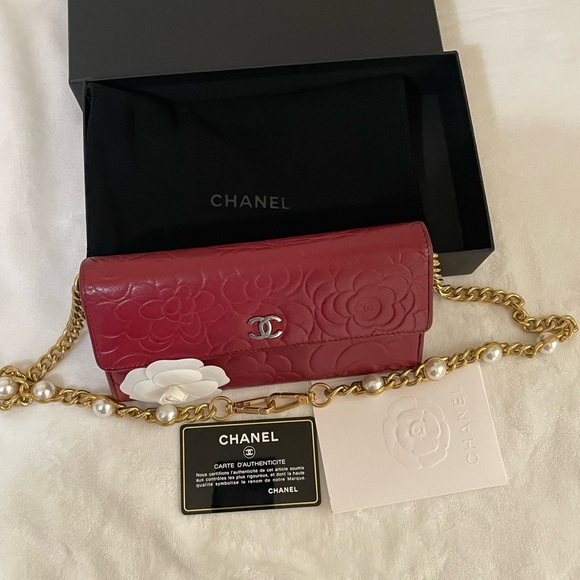 Chanel Lambskin Camellia Embossed wallet - Picture 9 of 16